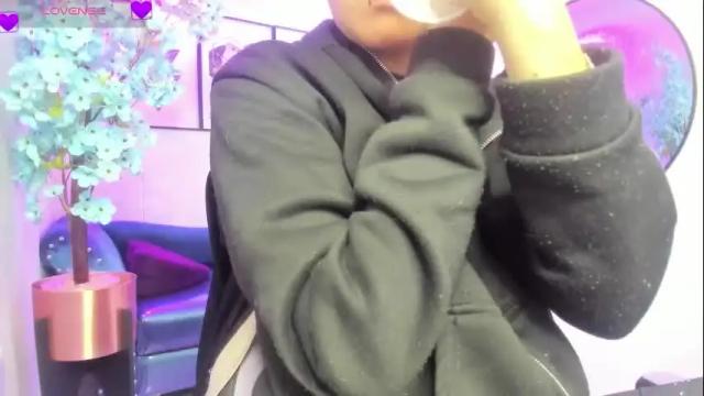 Image 8 of theia_moon_ Stream on Chaturbate on 2 months ago
