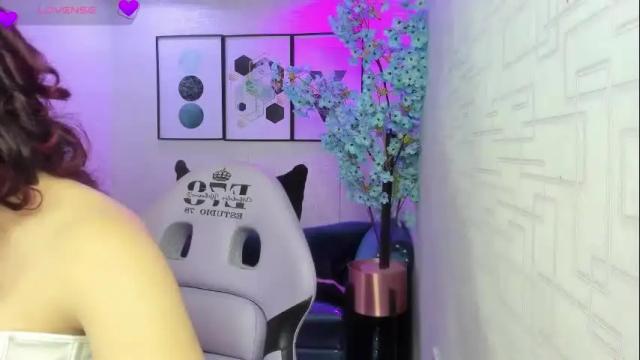 Image 8 of theia_moon_ Stream on Chaturbate on 1 month ago