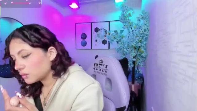 Image 8 of theia_moon_ Stream on Chaturbate on 1 month ago