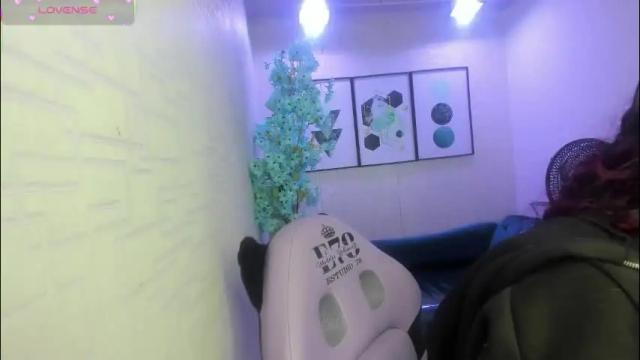 Image 2 of theia_moon_ Stream on Chaturbate on 1 month ago
