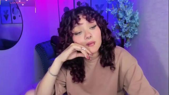 Image 3 of theia_moon_ Stream on Chaturbate on 1 month ago