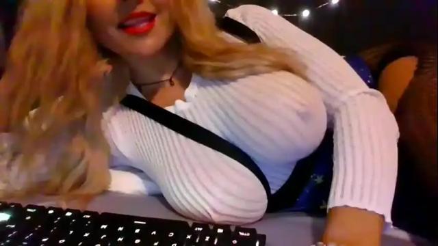 Image 4 of thepeachprincess Stream on Chaturbate on 28 days ago