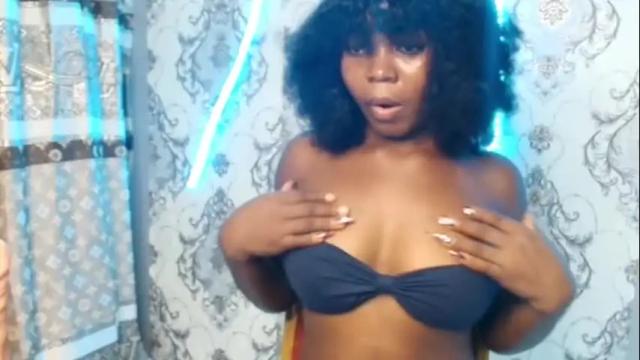 Image 12 of thepetitequeeen Stream on Chaturbate on 1 month ago
