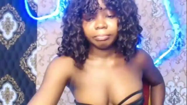 Image 10 of thepetitequeeen Stream on Chaturbate on 22 days ago
