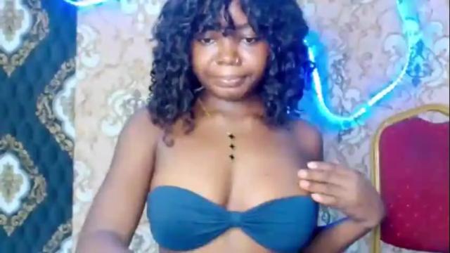 Image 8 of thepetitequeeen Stream on Chaturbate on 18 days ago
