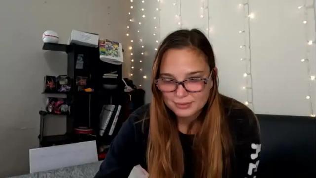 Image 3 of theprettylittlemess Stream on Chaturbate on 27 months ago