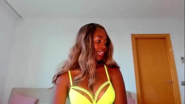 Image 3 of thequeenboni Stream on Chaturbate on 7 months ago