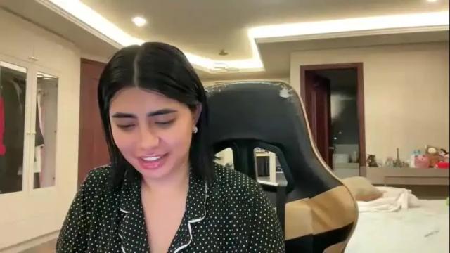 Image 4 of therealcamilabaddie Stream on Chaturbate on 1 month ago
