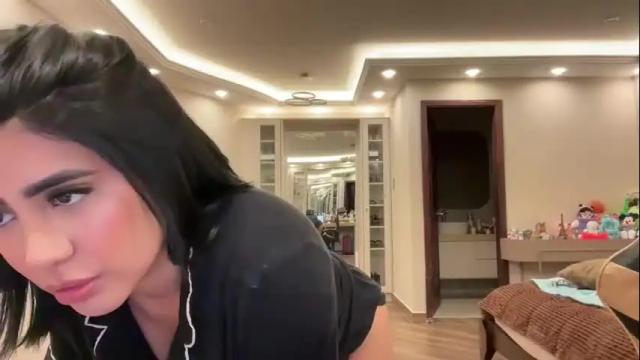 Image 2 of therealcamilabaddie Stream on Chaturbate on 1 month ago