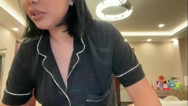 Image 2 of therealcamilabaddie Stream on Chaturbate on 23 days ago
