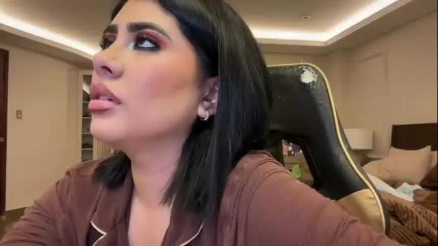 Image 12 of therealcamilabaddie Stream on Chaturbate on 19 days ago