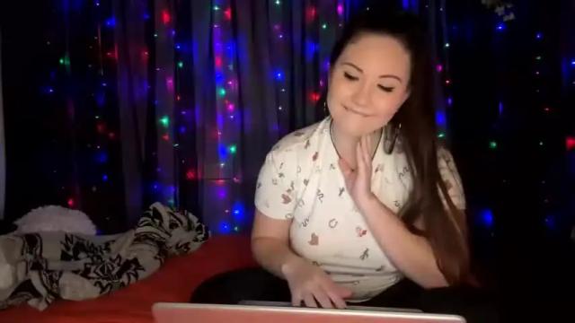 Image 4 of thereallilybones Stream on Chaturbate on 15 months ago