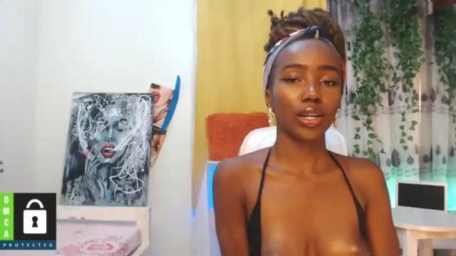 Image 2 of thesexy_petit Stream on Chaturbate on 25 months ago