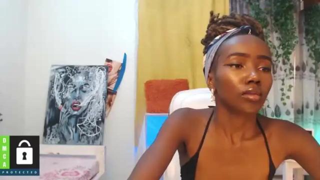 Image 3 of thesexy_petit Stream on Chaturbate on 25 months ago