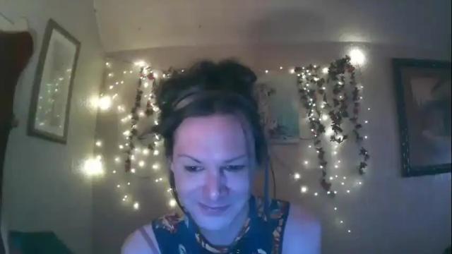 Image 11 of thesillymillie Stream on Chaturbate on 16 months ago
