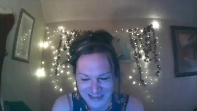 Image 12 of thesillymillie Stream on Chaturbate on 16 months ago