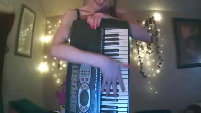 Image 12 of thesillymillie Stream on Chaturbate on 16 months ago