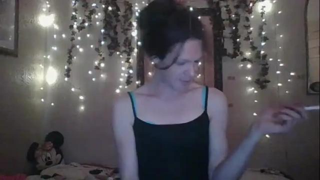 Image 2 of thesillymillie Stream on Chaturbate on 1 month ago