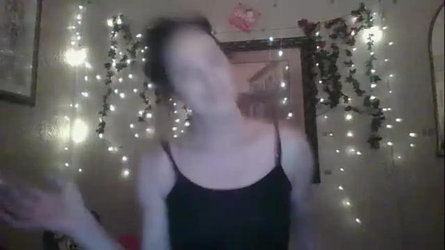 Image 4 of thesillymillie Stream on Chaturbate on 14 days ago