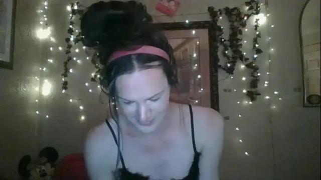 Image 2 of thesillymillie Stream on Chaturbate on 2 months ago