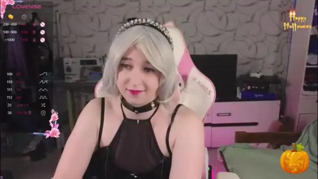 Image 7 of thetrixy Stream on Chaturbate on 2 months ago