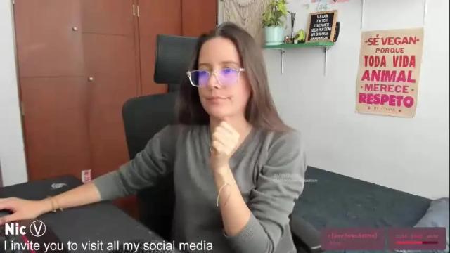 Image 11 of thetropicalseduction Stream on Chaturbate on 16 days ago
