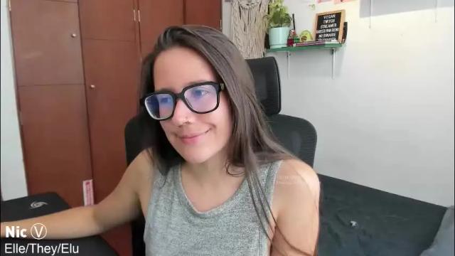 Image 2 of thetropicalseduction Stream on Chaturbate on 2 months ago