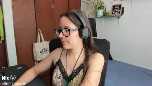 Image 2 of thetropicalseduction Stream on Chaturbate on 2 months ago