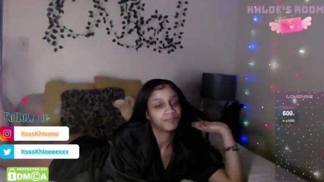 Image 11 of theyluvvv_khloe Stream on Chaturbate on 14 months ago