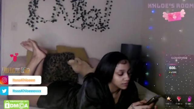 Image 4 of theyluvvv_khloe Stream on Chaturbate on 14 months ago