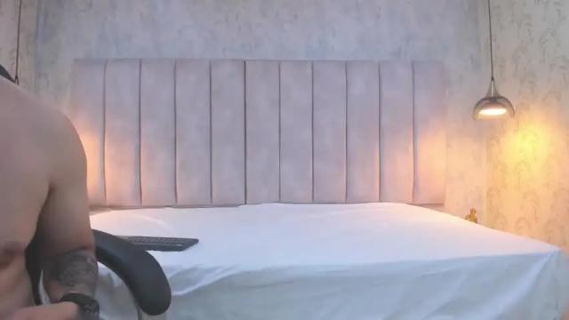 Image 3 of thiago_y_samantha Stream on Chaturbate on 19 months ago