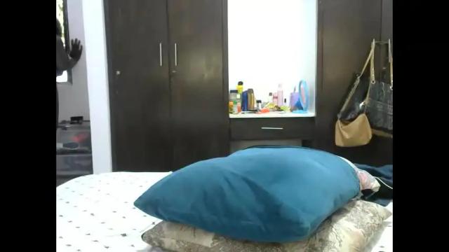 Image 12 of thickassvillageebony Stream on Chaturbate on 2 months ago