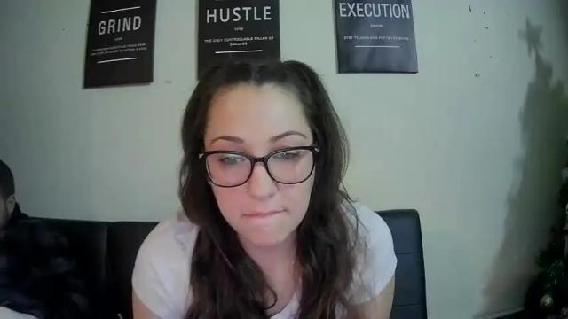 Image 4 of thickchick_thickdick Stream on Chaturbate on 14 months ago