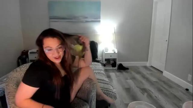 Image 3 of thickchick_thickdick Stream on Chaturbate on 5 months ago