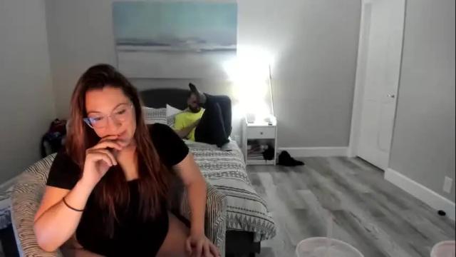 Image 4 of thickchick_thickdick Stream on Chaturbate on 5 months ago