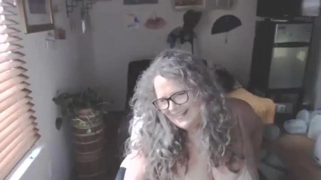 Image 4 of thickhippiechick Stream on Chaturbate on 17 months ago