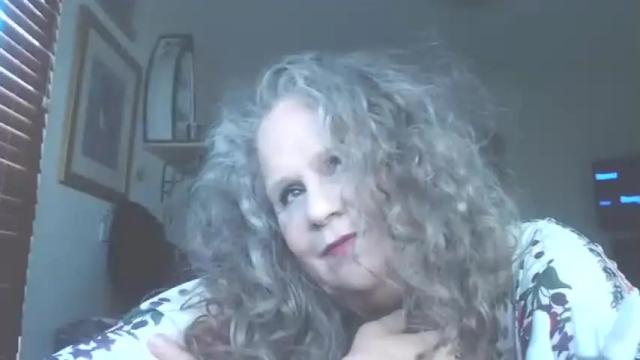 Image 2 of thickhippiechick Stream on Chaturbate on 16 months ago