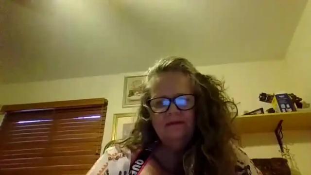Image 3 of thickhippiechick Stream on Chaturbate on 16 months ago