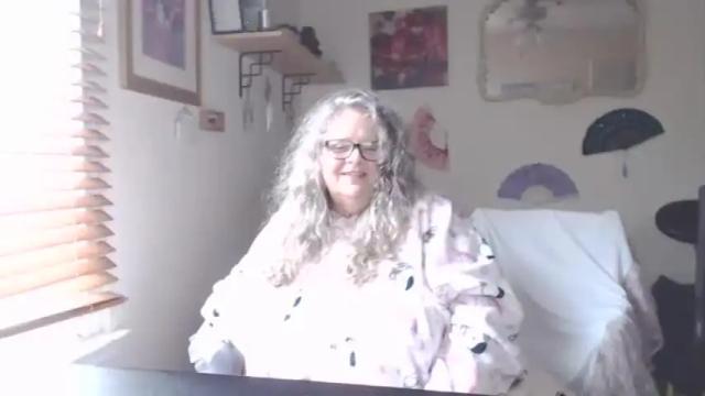 Image 10 of thickhippiechick Stream on Chaturbate on 15 months ago