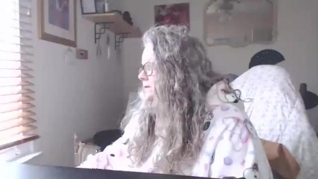 Image 2 of thickhippiechick Stream on Chaturbate on 15 months ago