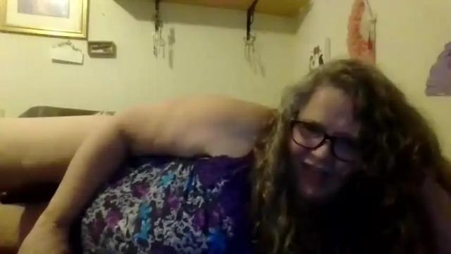 Image 3 of thickhippiechick Stream on Chaturbate on 15 months ago