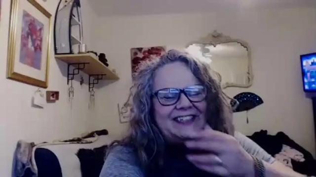 Image 8 of thickhippiechick Stream on Chaturbate on 14 months ago