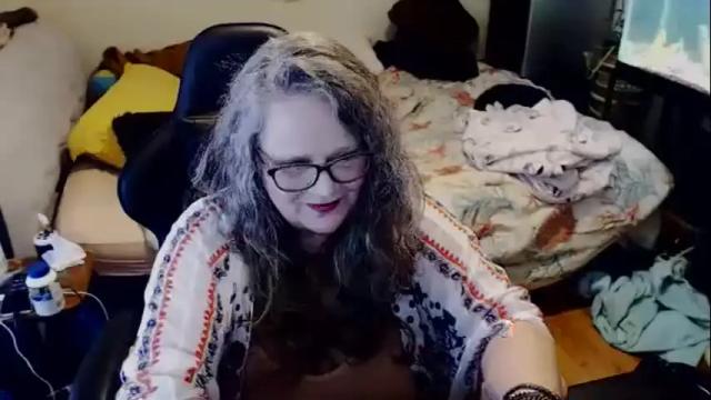 Image 3 of thickhippiechick Stream on Chaturbate on 14 months ago
