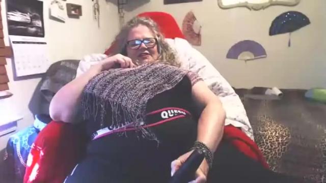 Image 2 of thickhippiechick Stream on Chaturbate on 14 months ago