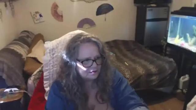 Image 2 of thickhippiechick Stream on Chaturbate on 14 months ago