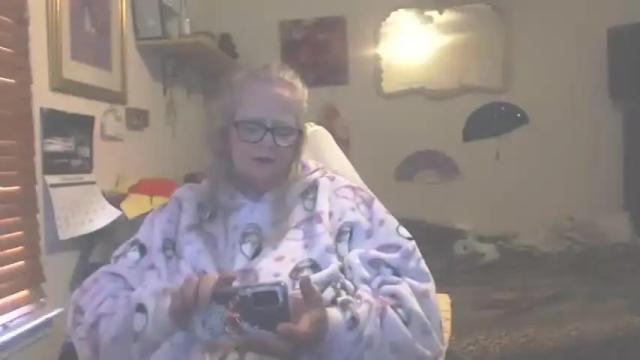 Image 10 of thickhippiechick Stream on Chaturbate on 14 months ago