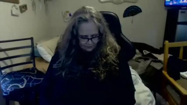 Image 10 of thickhippiechick Stream on Chaturbate on 13 months ago