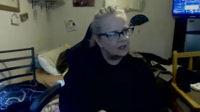 Image 4 of thickhippiechick Stream on Chaturbate on 13 months ago