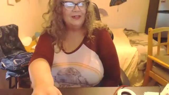 Image 7 of thickhippiechick Stream on Chaturbate on 12 months ago