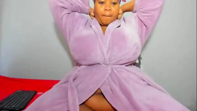 Image 4 of thickleeyanax Stream on Chaturbate on 1 month ago